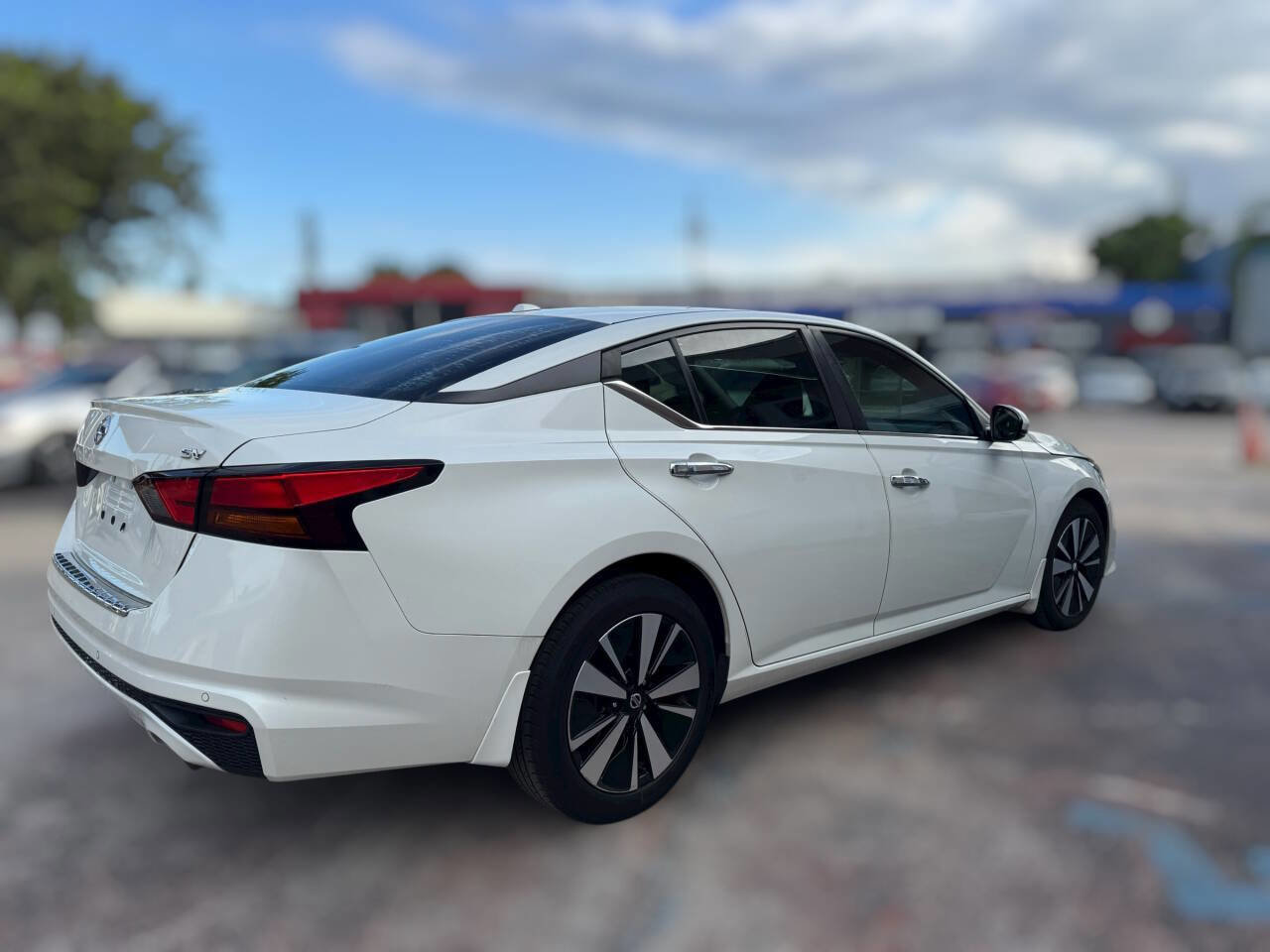 Used 2021 Nissan Altima 2.5 SV w/ SV Premium Package image 12