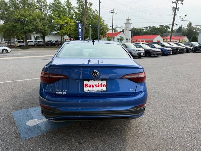 Used 2024 Volkswagen Jetta SE FWD image 6