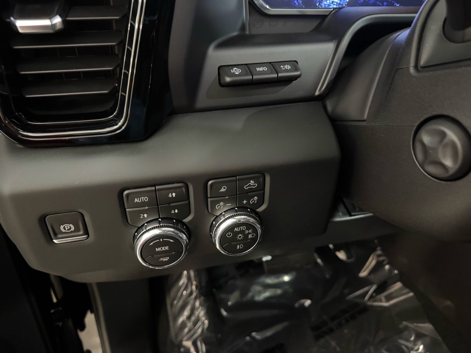 New 2026 GMC Sierra 1500 AT4 w/ AT4 Premium Package AWD/4WD image 17