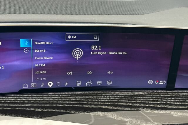 Certified 2025 Cadillac Escalade IQ Sport 1 w/ LPO, ONYX Package AWD/4WD image 20