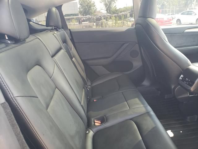 Used 2024 Tesla Model Y Performance AWD/4WD image 18