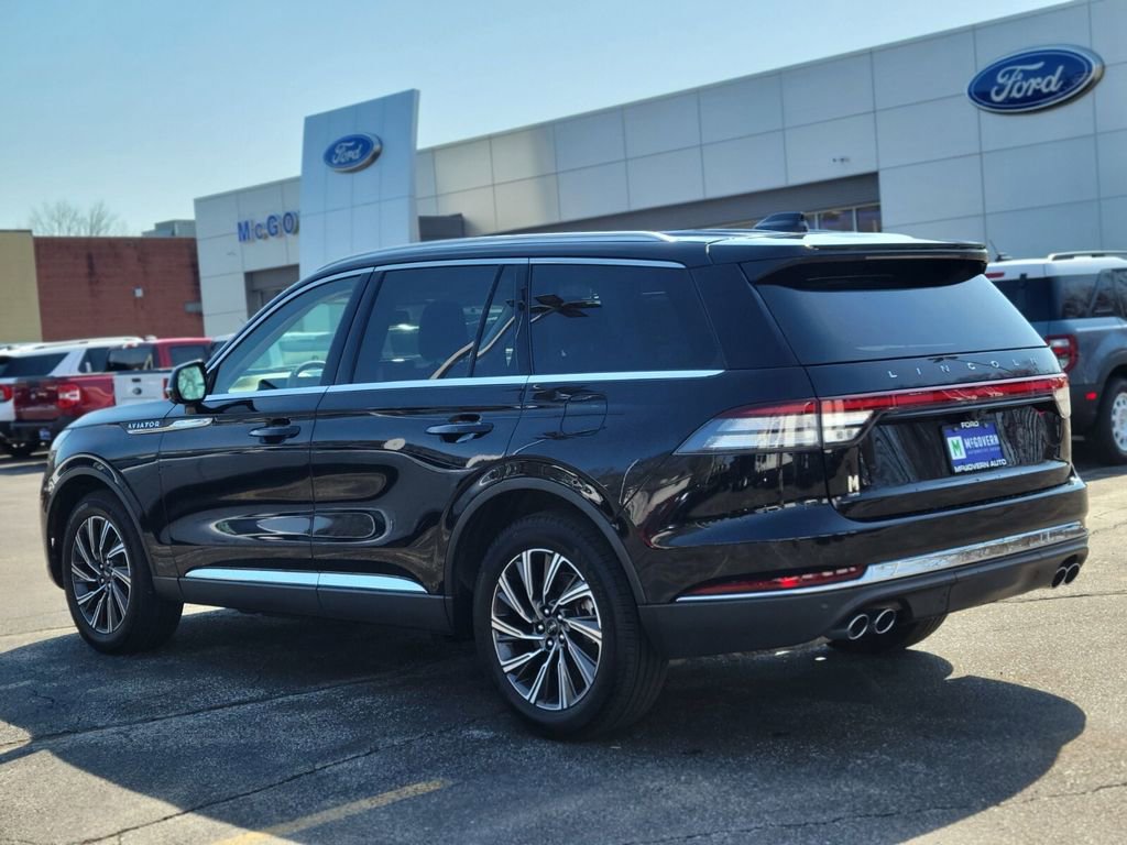 Used 2025 Lincoln Aviator AWD image 3