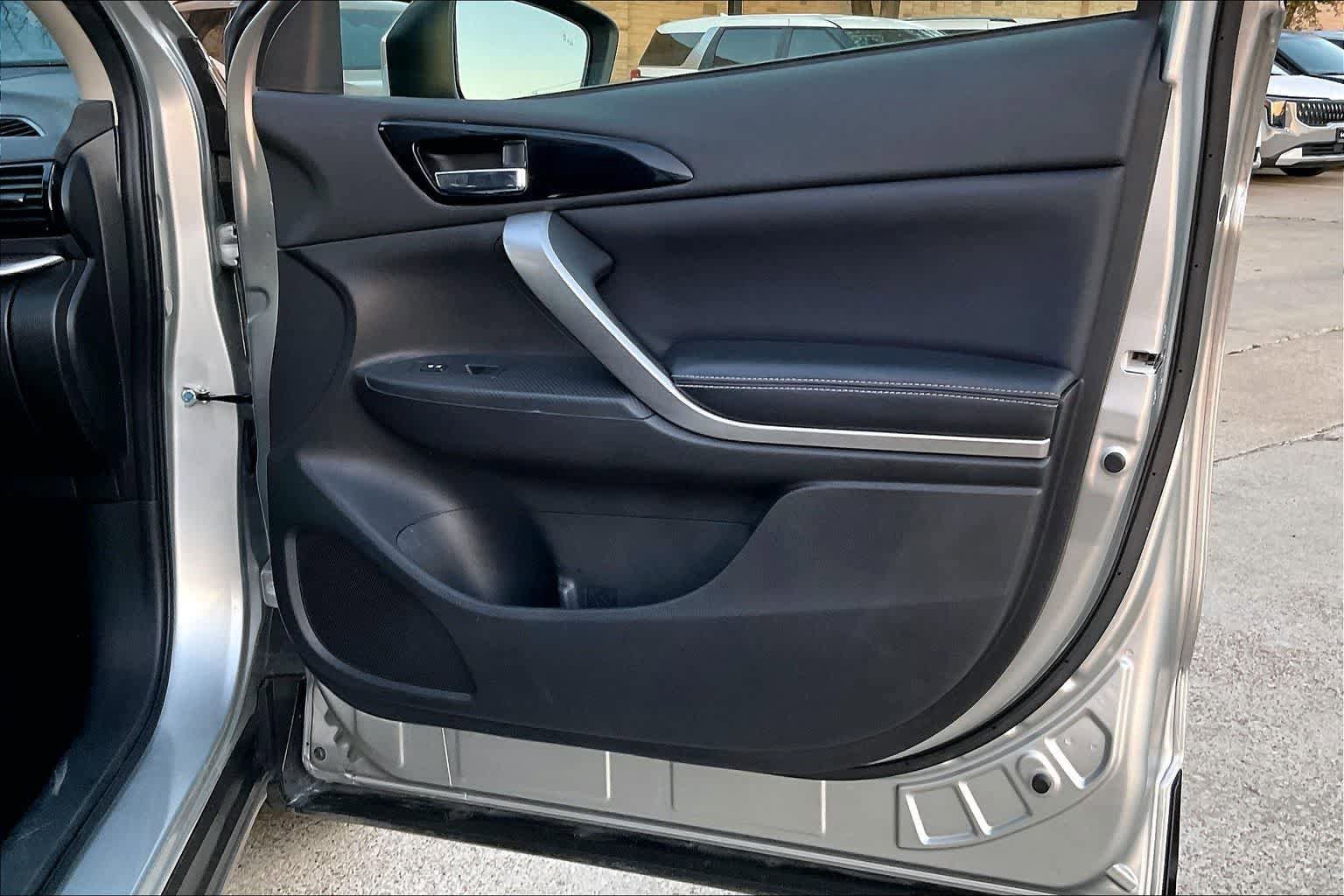 Used 2022 Mitsubishi Eclipse Cross SE FWD image 28