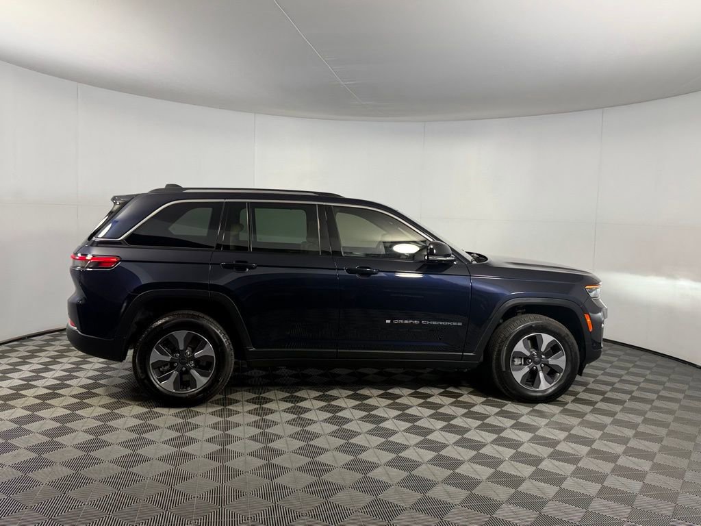 Used 2022 Jeep Grand Cherokee Limited 4xe w/ Luxury Tech Group II image 12
