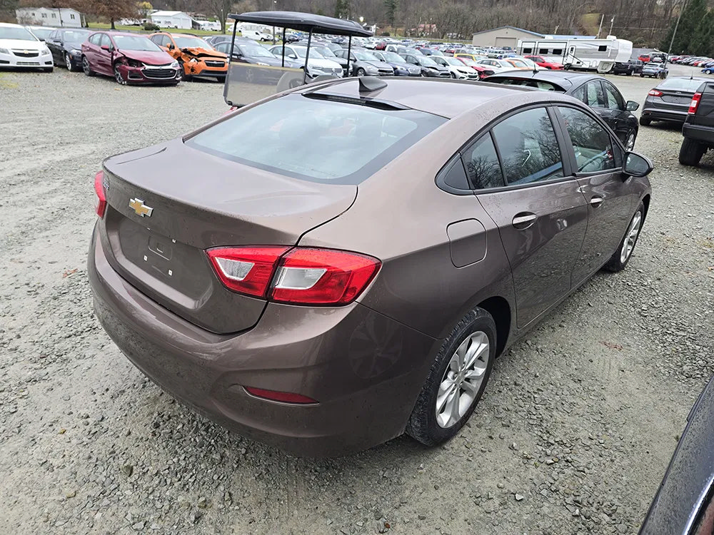 Used 2019 Chevrolet Cruze LS w/ LS Convenience Package FWD image 3