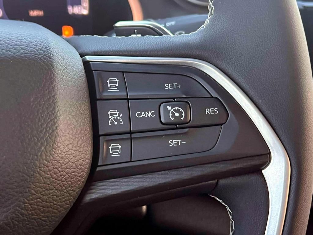 Certified 2023 Jeep Grand Cherokee L Laredo image 22