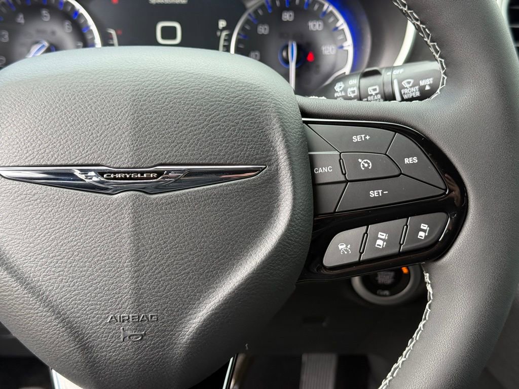 New 2026 Chrysler Pacifica Select FWD image 16