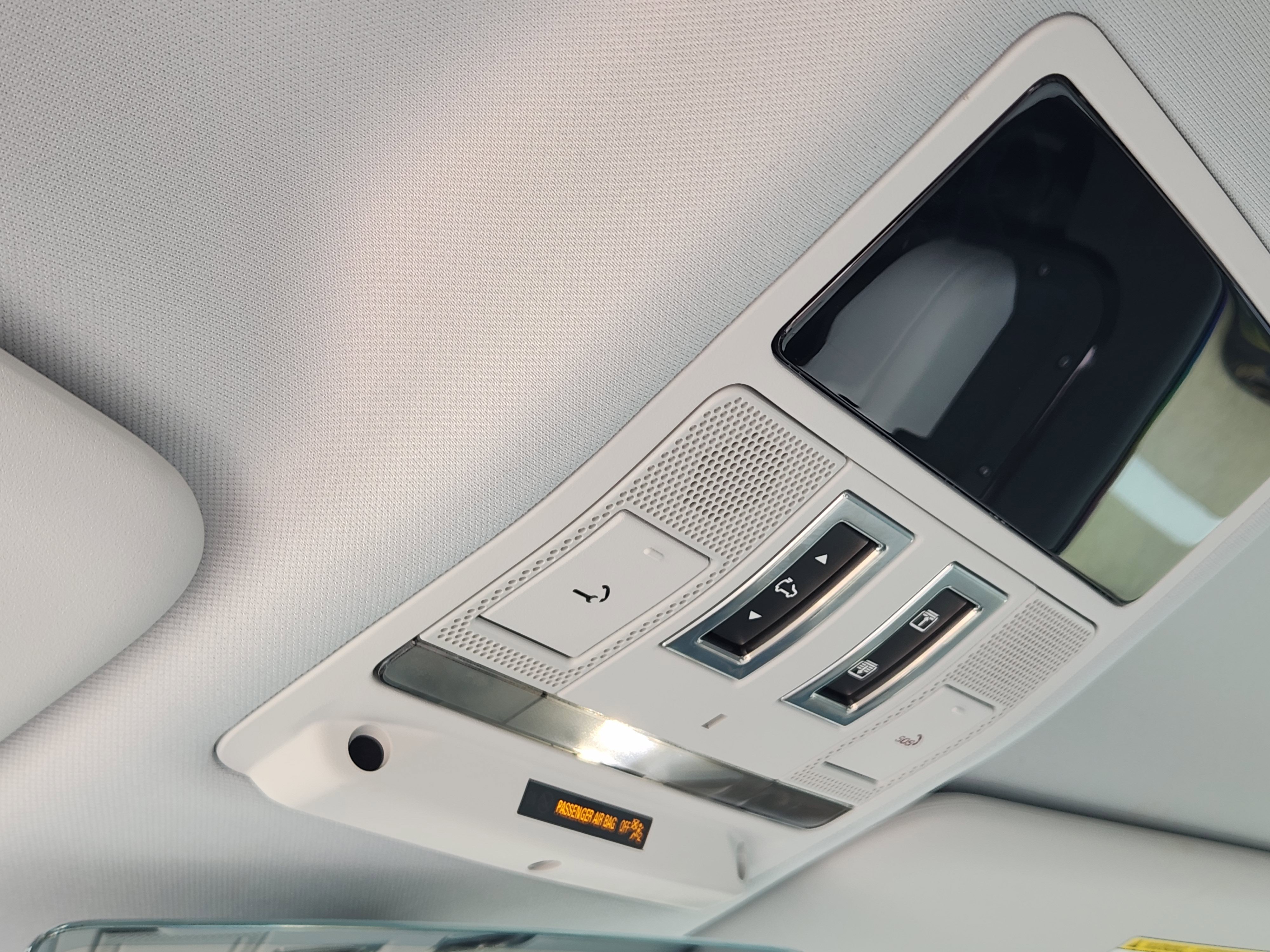 Certified 2025 Land Rover Defender 90 X-Dynamic SE image 26