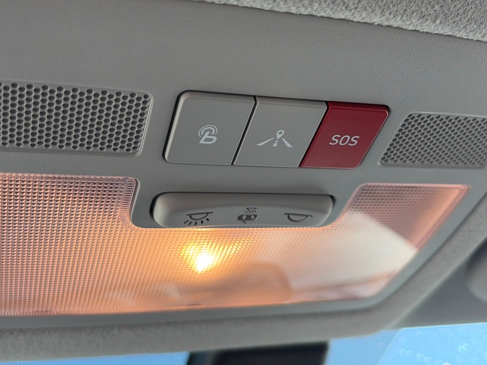 Used 2025 Hyundai Venue Limited FWD image 16