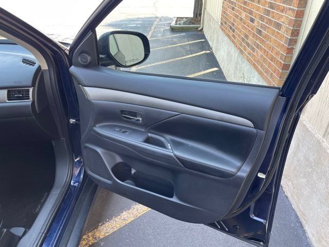 Used 2015 Mitsubishi Outlander SE FWD image 39