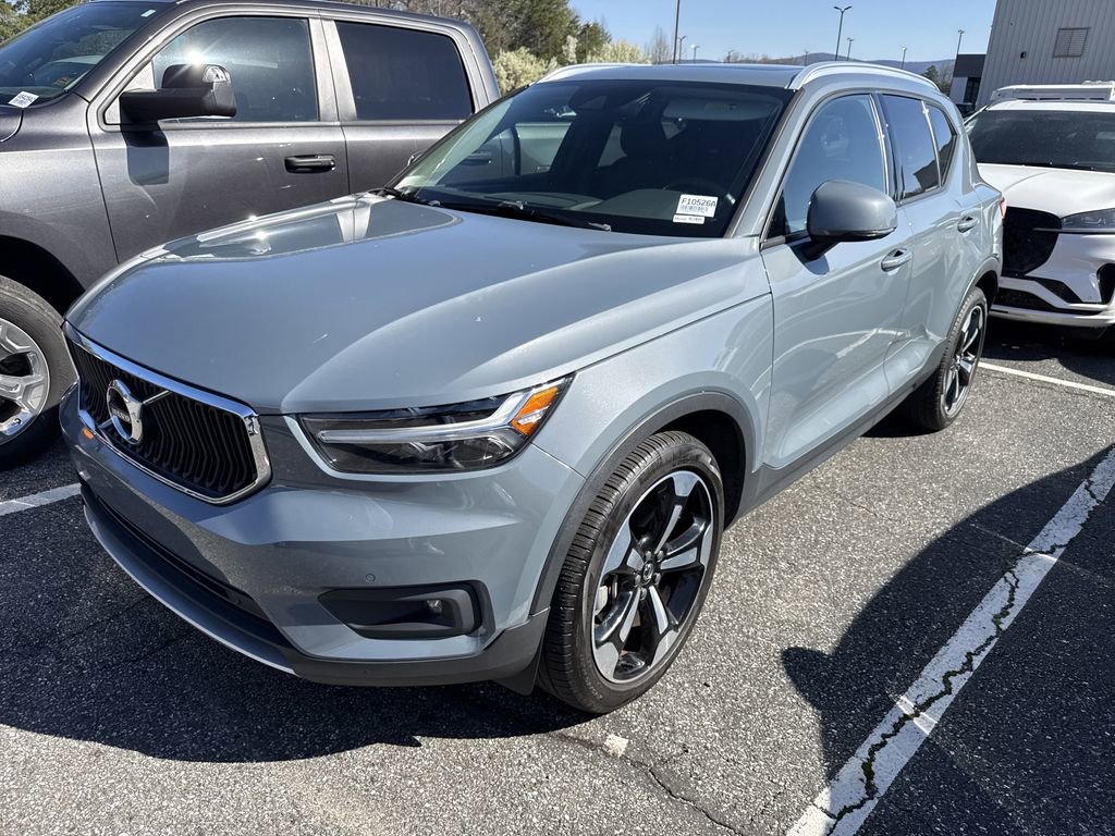Used 2021 Volvo XC40 T5 Momentum w/ Premium Package image 7
