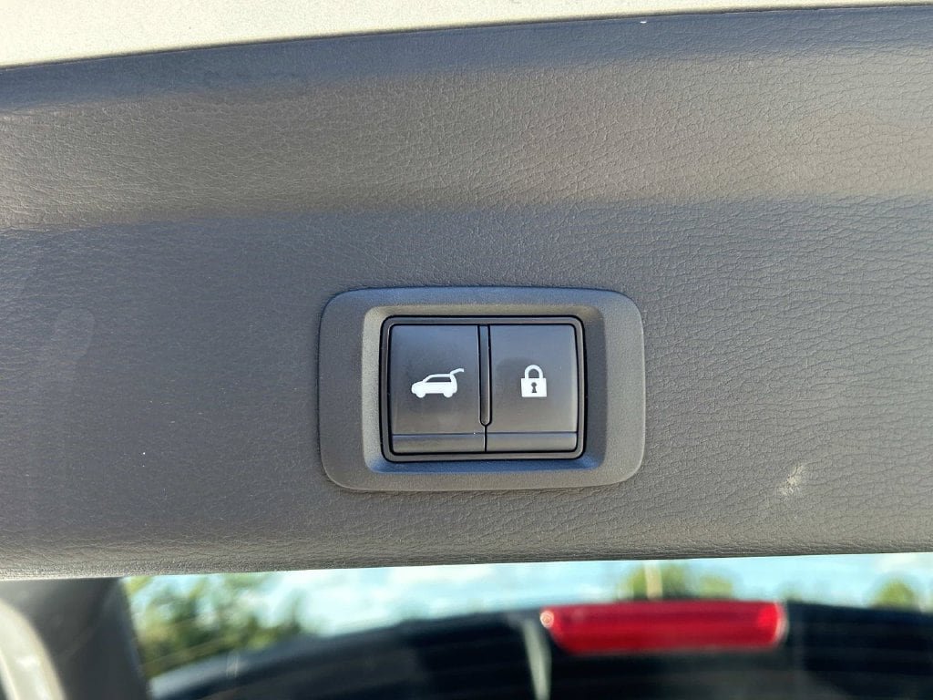 Used 2025 Mitsubishi Outlander SE AWD/4WD image 12