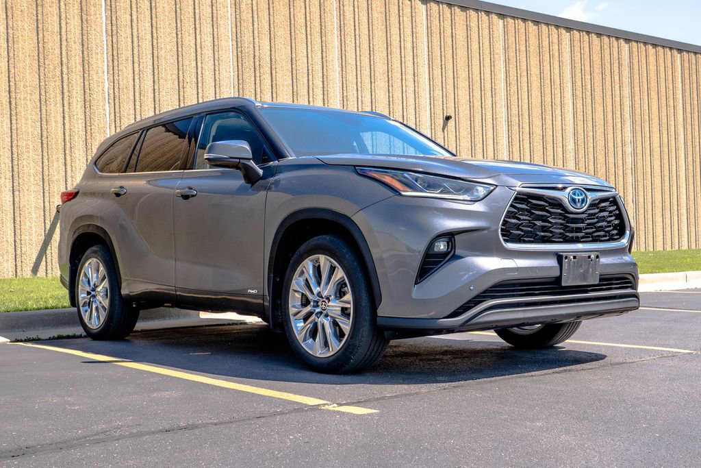 Used 2023 Toyota Highlander Limited AWD/4WD image 2