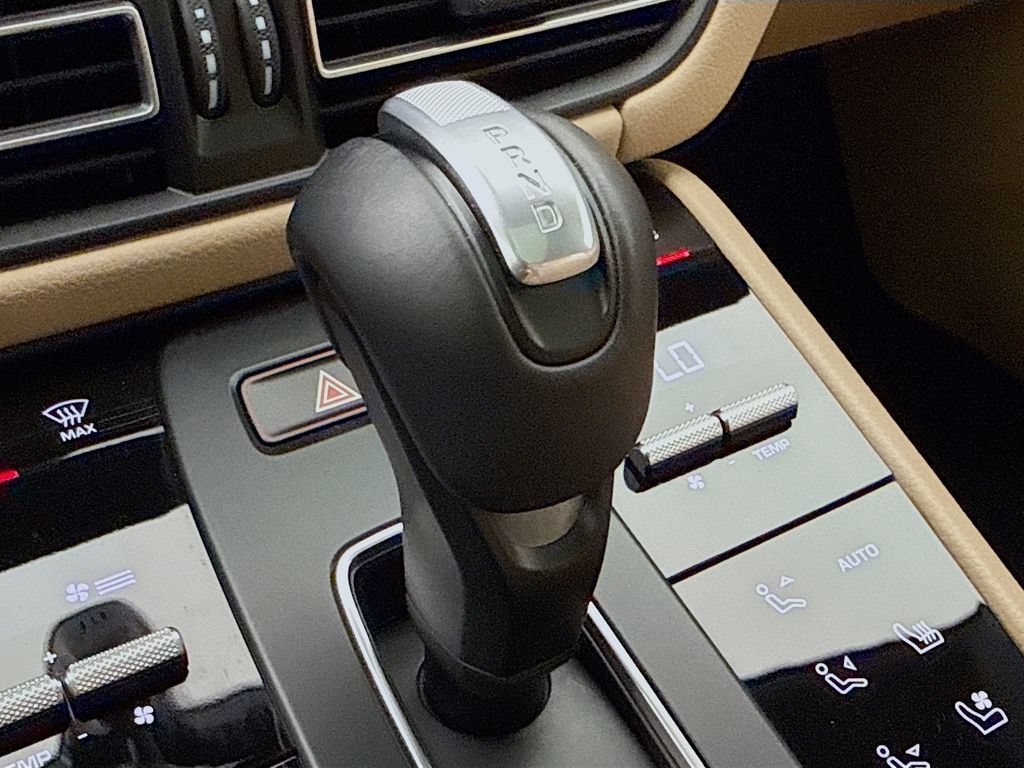 Used 2025 Porsche Macan AWD/4WD image 21