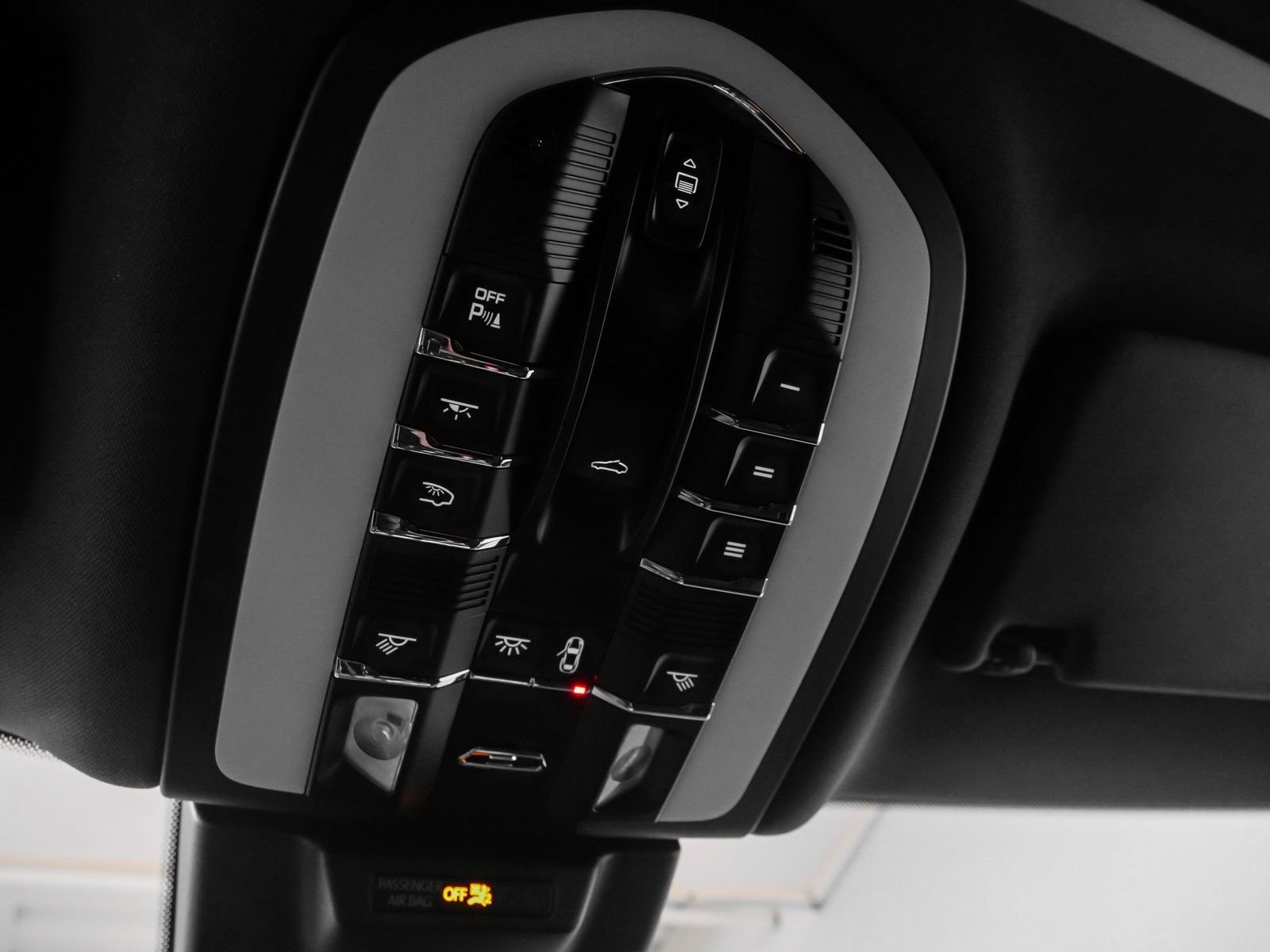 Certified 2025 Porsche Macan image 34