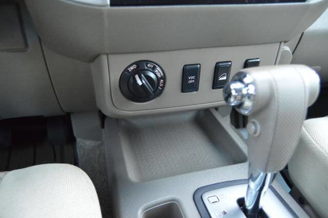 Used 2010 Nissan Frontier SE AWD/4WD image 26