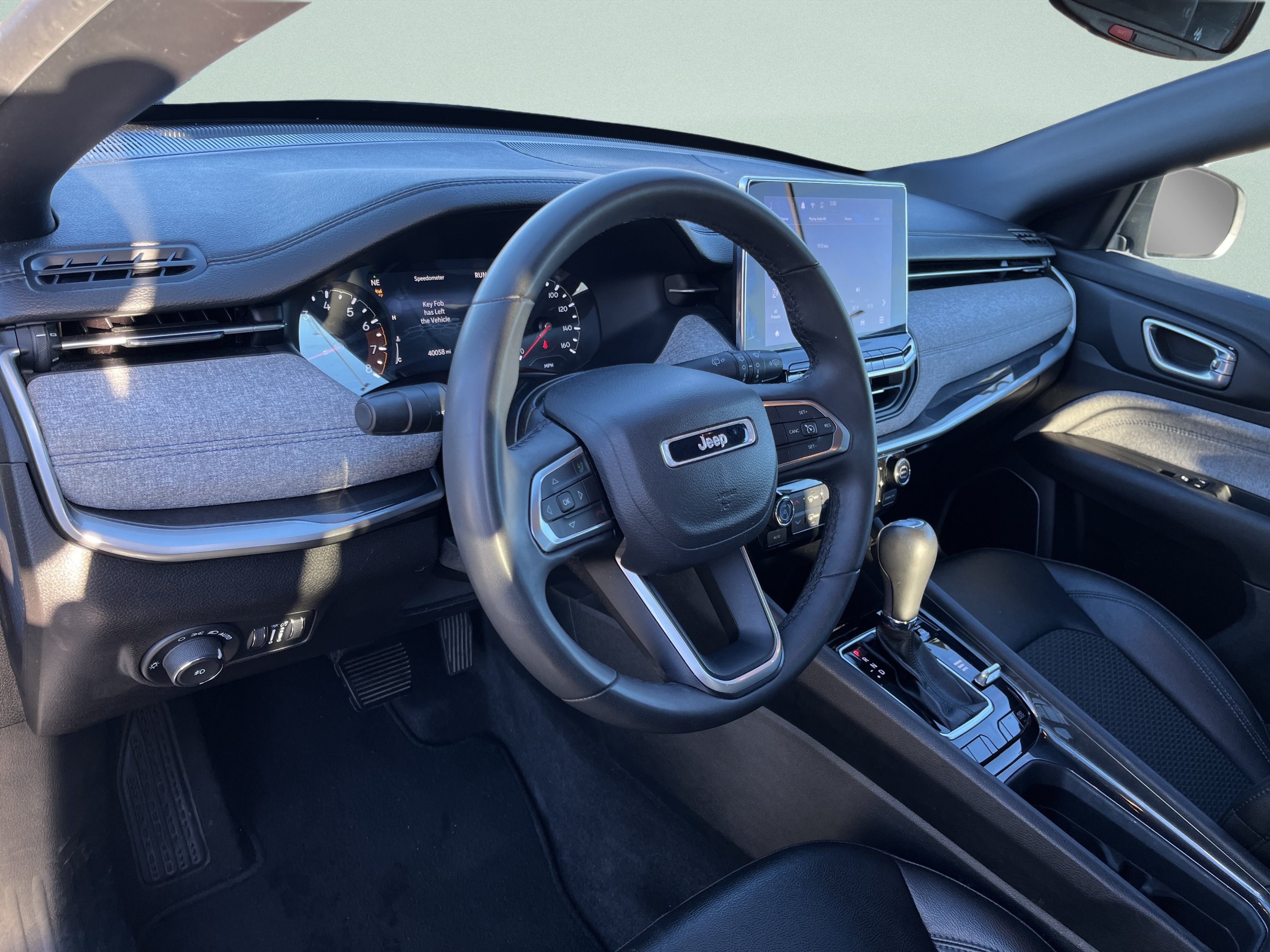 Used 2024 Jeep Compass Latitude AWD/4WD image 16