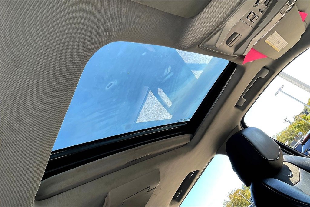 Used 2019 Cadillac Escalade ESV Premium Luxury RWD image 28