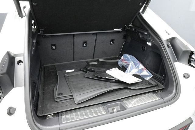 Certified 2025 Porsche Macan Electric RWD image 15