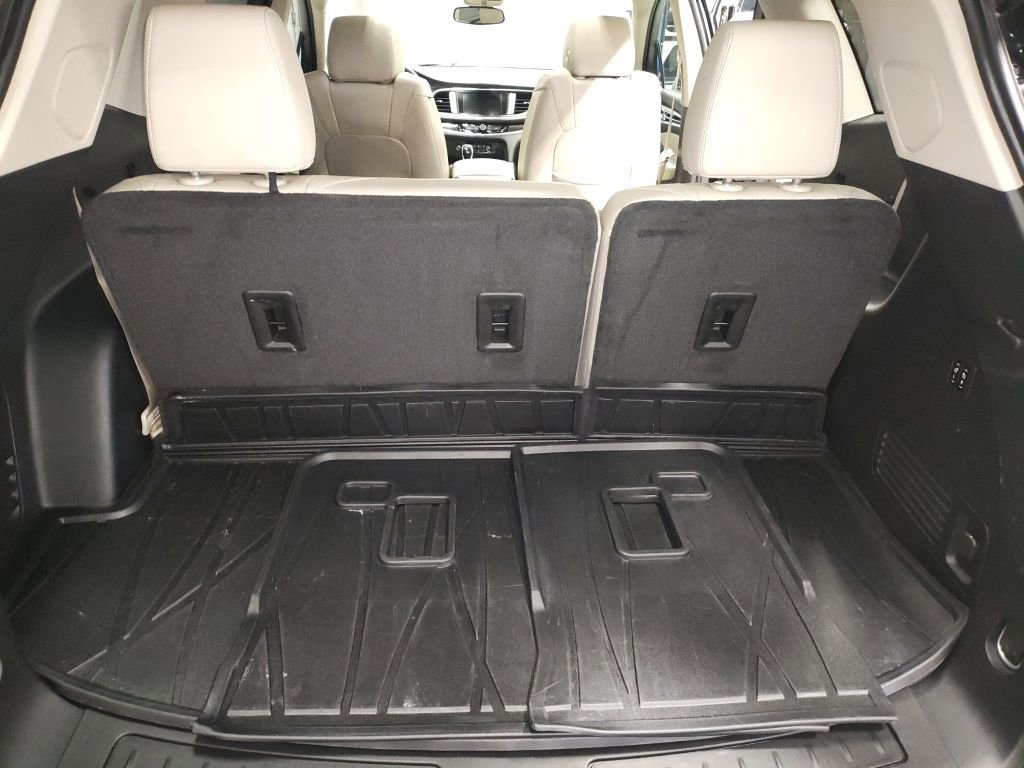 Used 2020 Buick Enclave Premium w/ Sun and Sites Package image 16