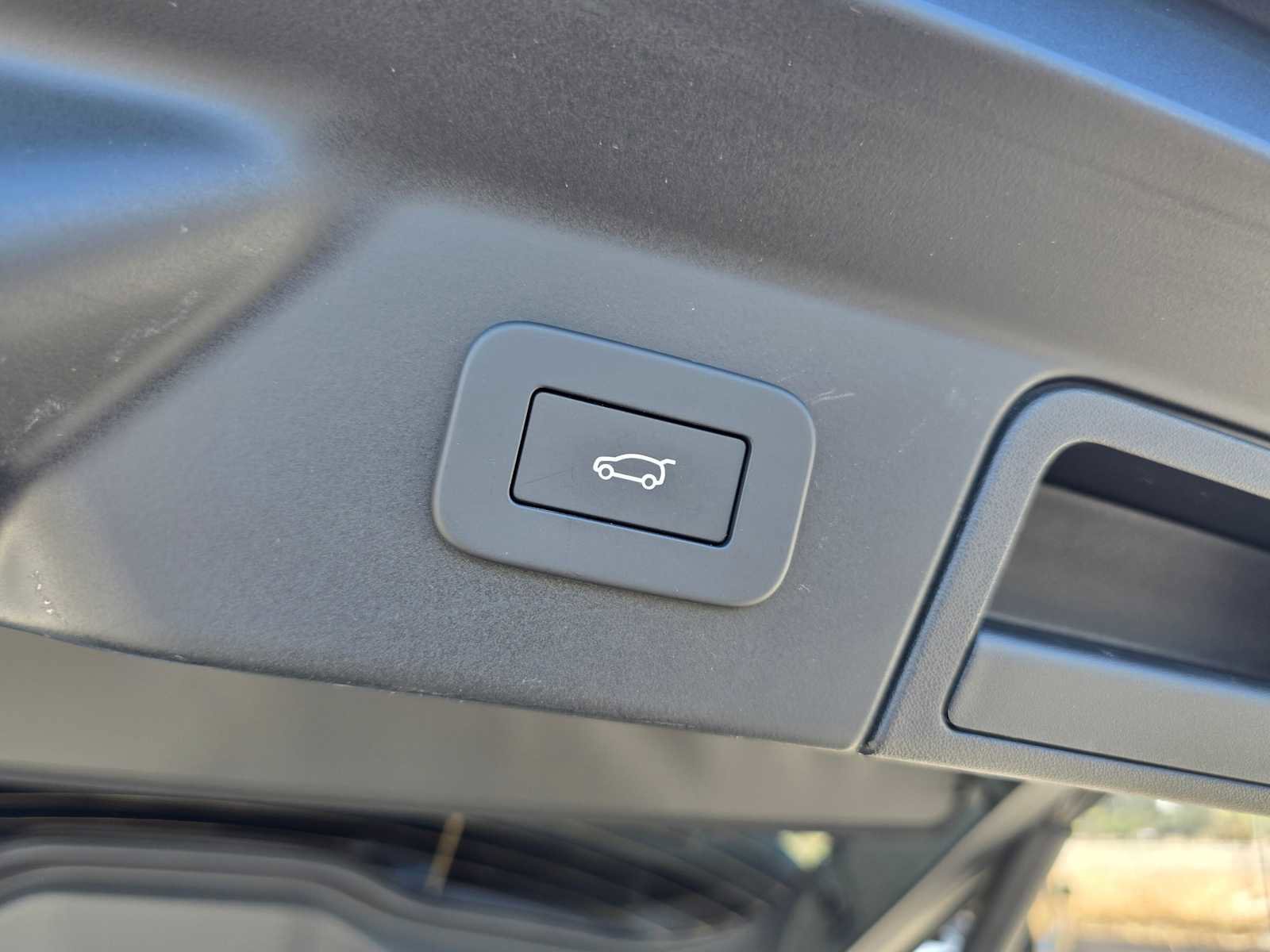 Certified 2025 Land Rover Range Rover Velar Dynamic SE AWD/4WD image 15