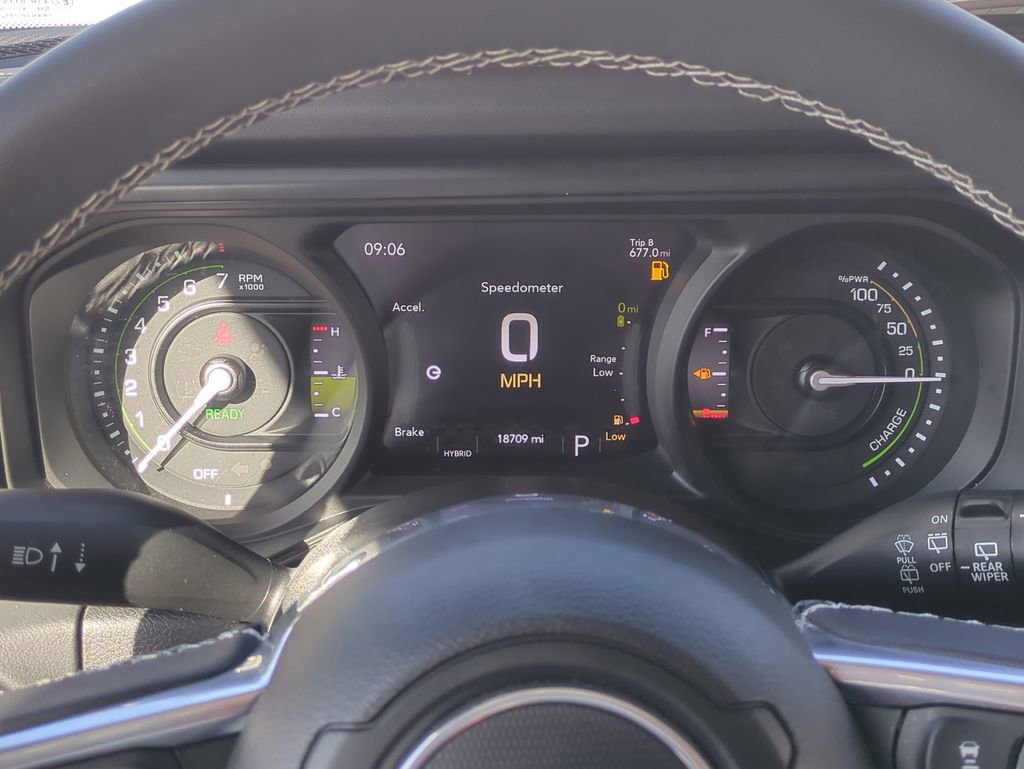 Used 2025 Jeep Wrangler Unlimited Sahara image 30