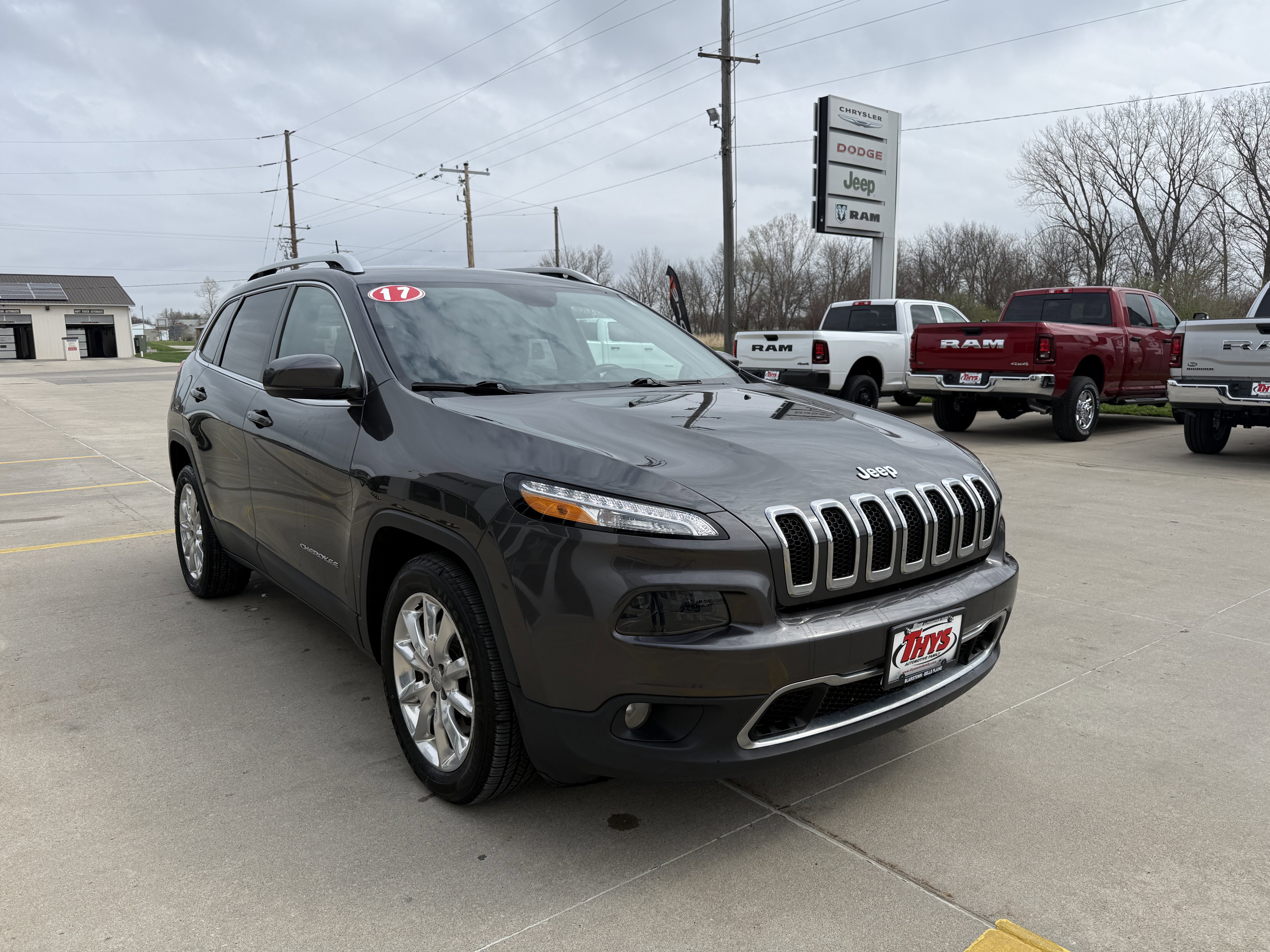Used 2017 Jeep Cherokee Limited FWD image 36