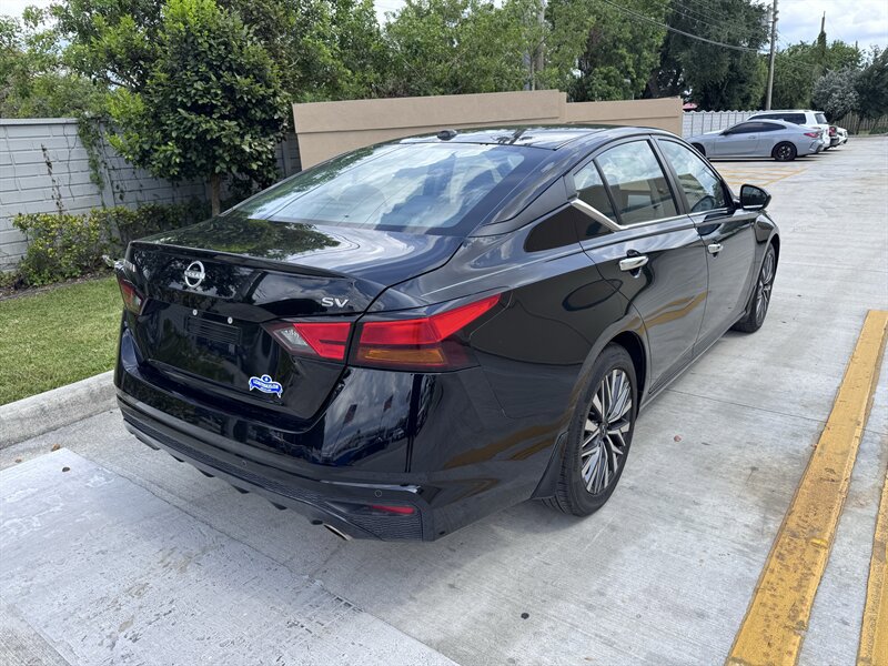 Used 2023 Nissan Altima 2.5 SV w/ SV Premium Package FWD image 5