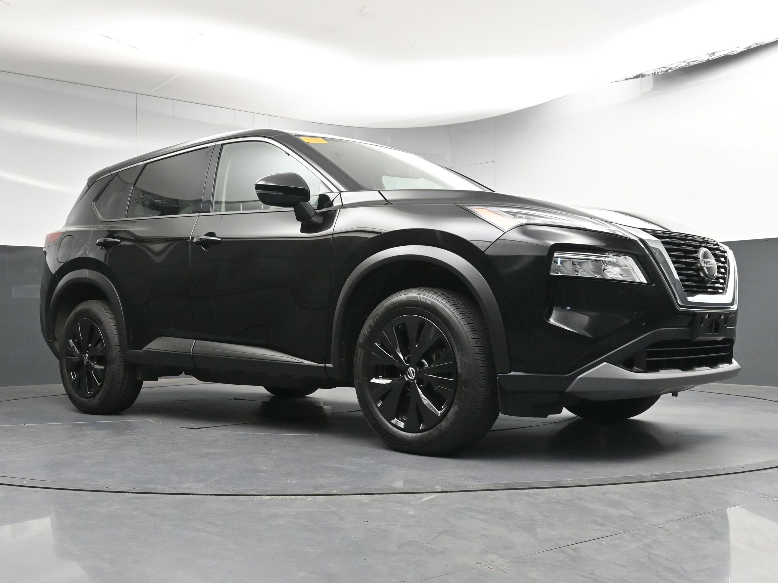 Used 2021 Nissan Rogue SV image 25