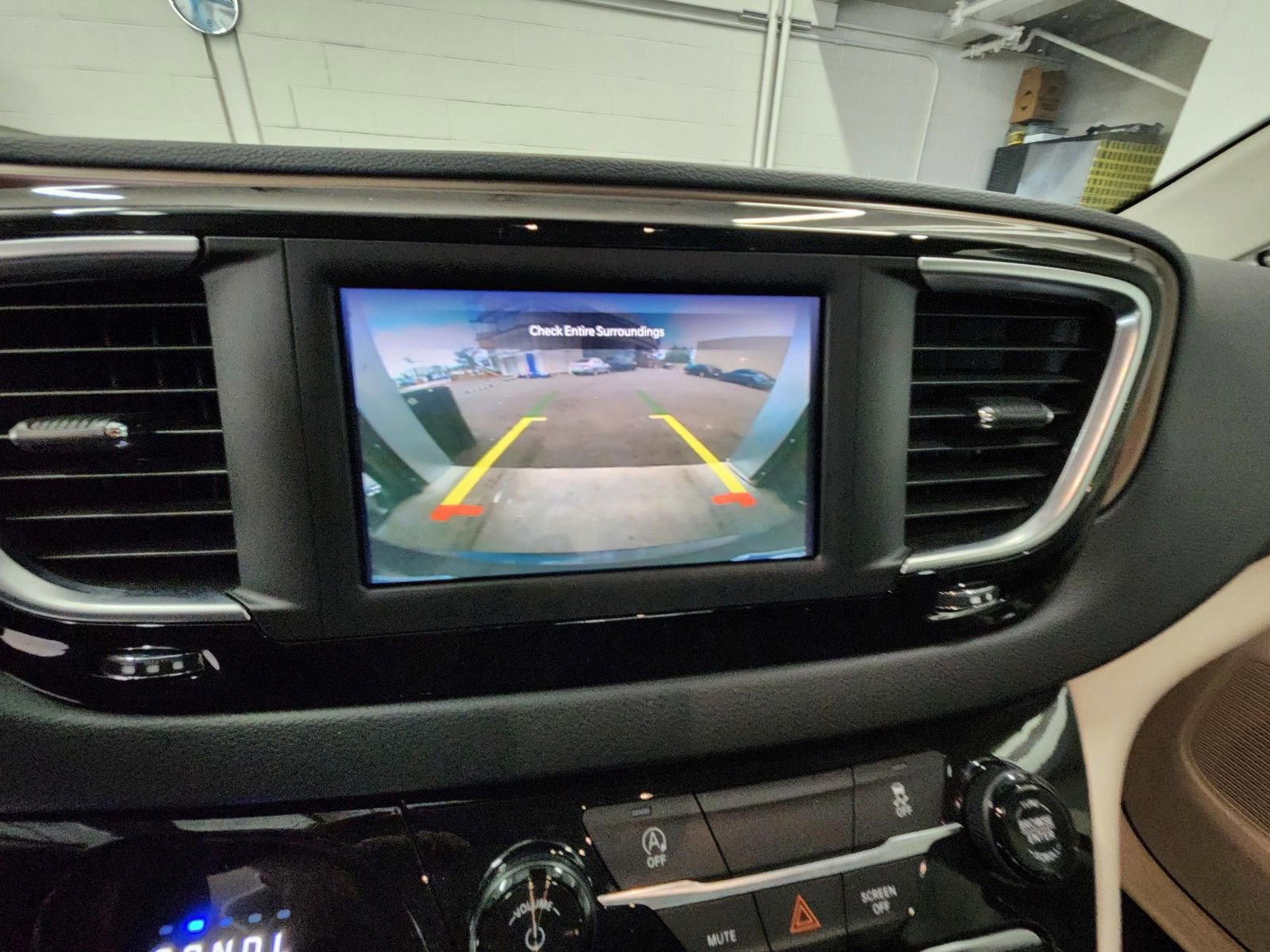 Used 2023 Chrysler Voyager LX FWD image 14