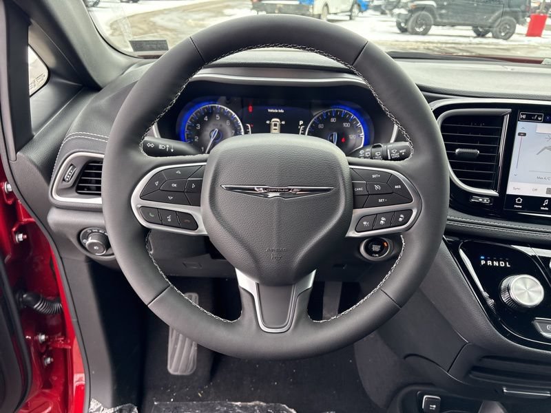 New 2026 Chrysler Pacifica Select AWD/4WD image 24
