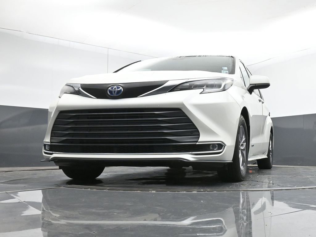Used 2021 Toyota Sienna XLE image 37