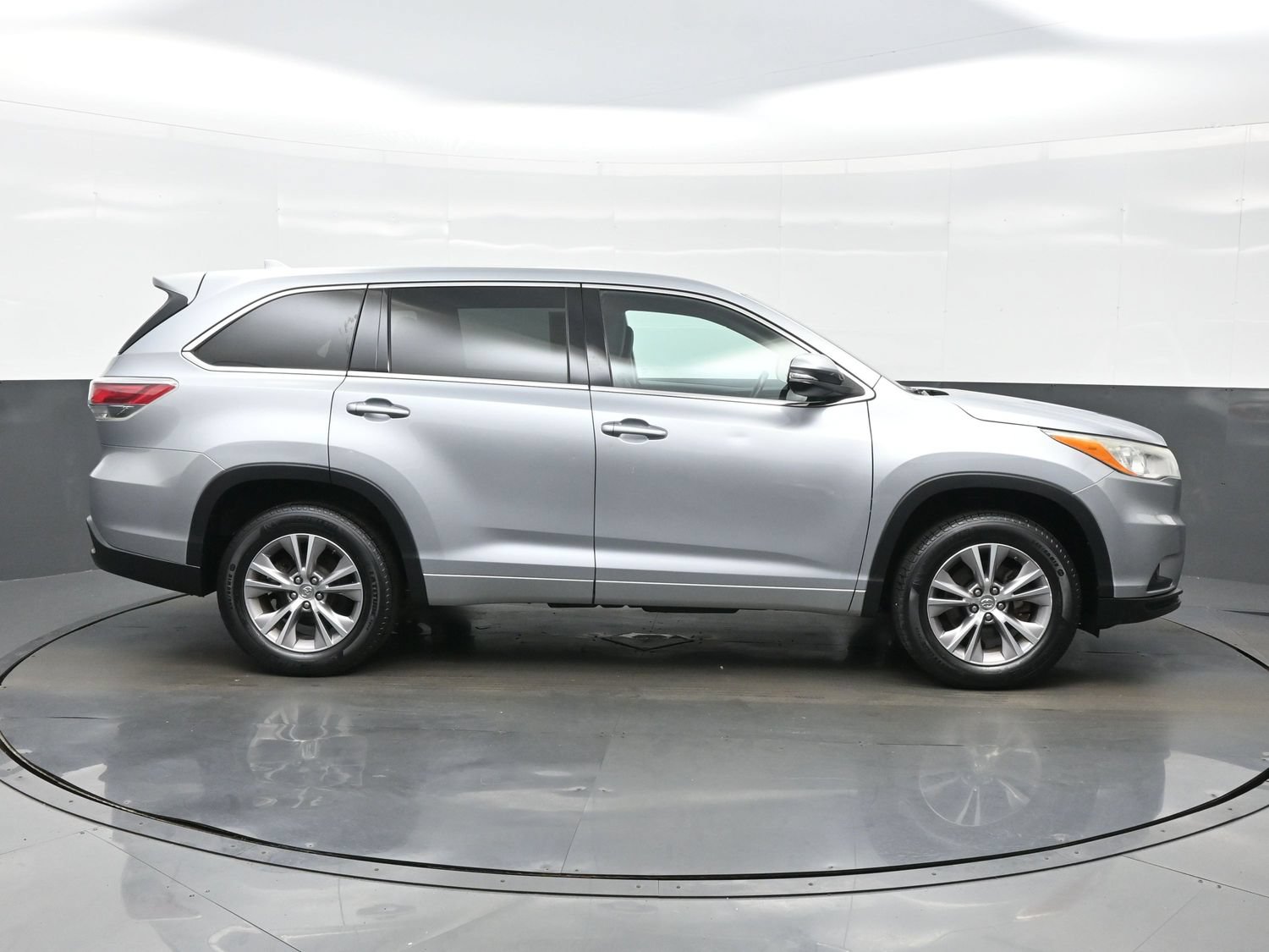 Used 2014 Toyota Highlander Plus FWD image 7