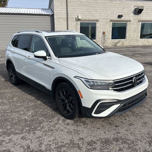 Used 2022 Volkswagen Tiguan SE w/ Panoramic Sunroof Package image 1