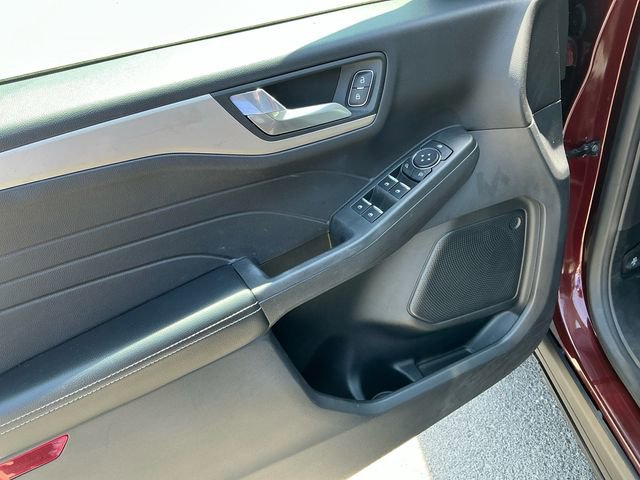 Used 2021 Ford Escape SE w/ SE Sport Appearance Package AWD/4WD image 11