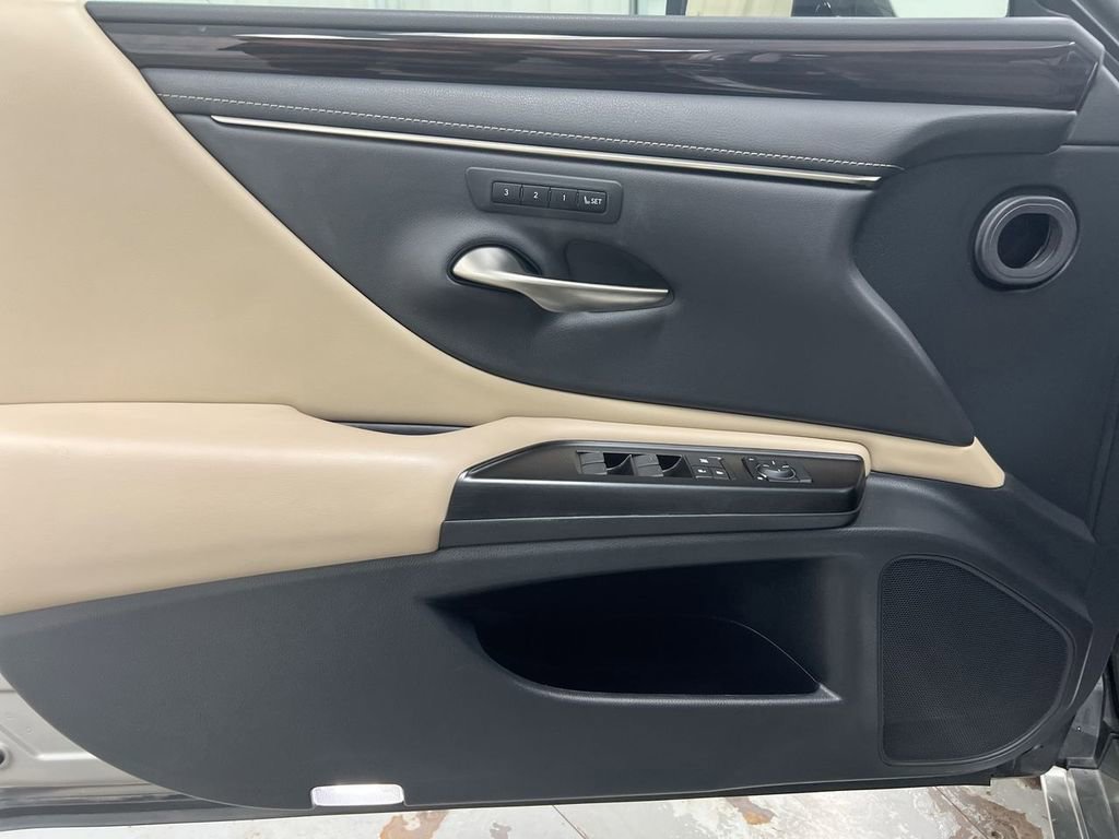 Used 2019 Lexus ES 350 w/ Premium Package FWD image 21