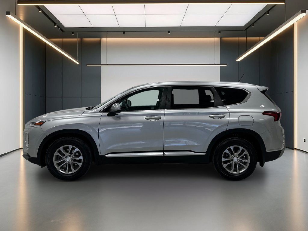 Used 2020 Hyundai Santa Fe SE FWD image 2