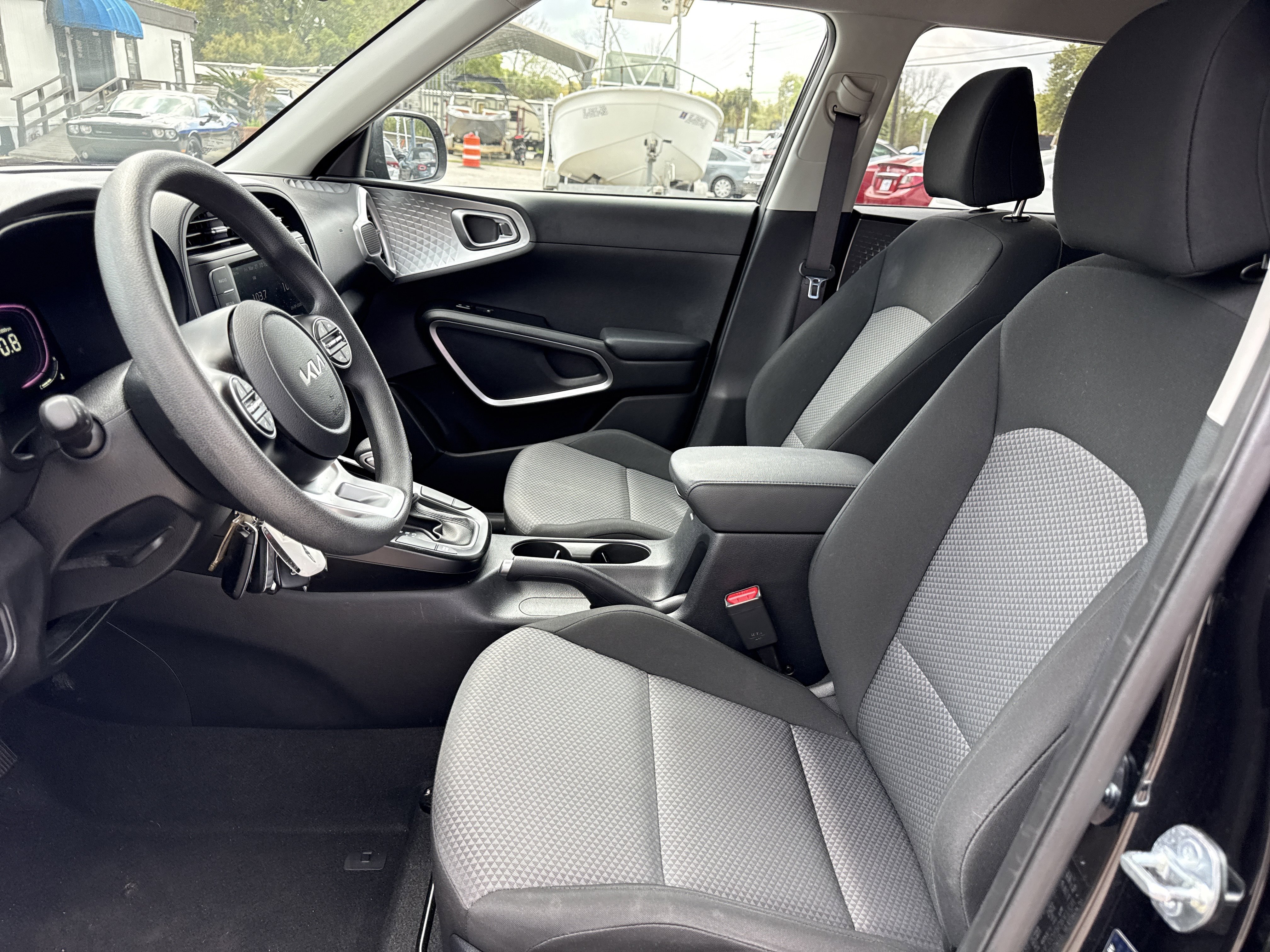 Used 2025 Kia Soul LX w/ LX Technology Package image 9