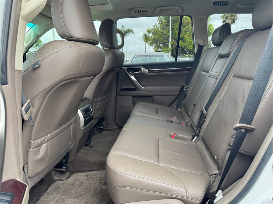 Used 2015 Lexus GX 460 w/ Premium Package AWD/4WD image 24