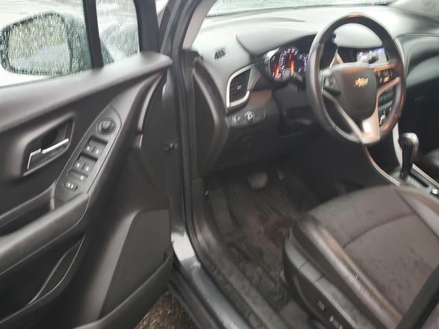Used 2020 Chevrolet Trax LT w/ LT Convenience Package AWD/4WD image 11