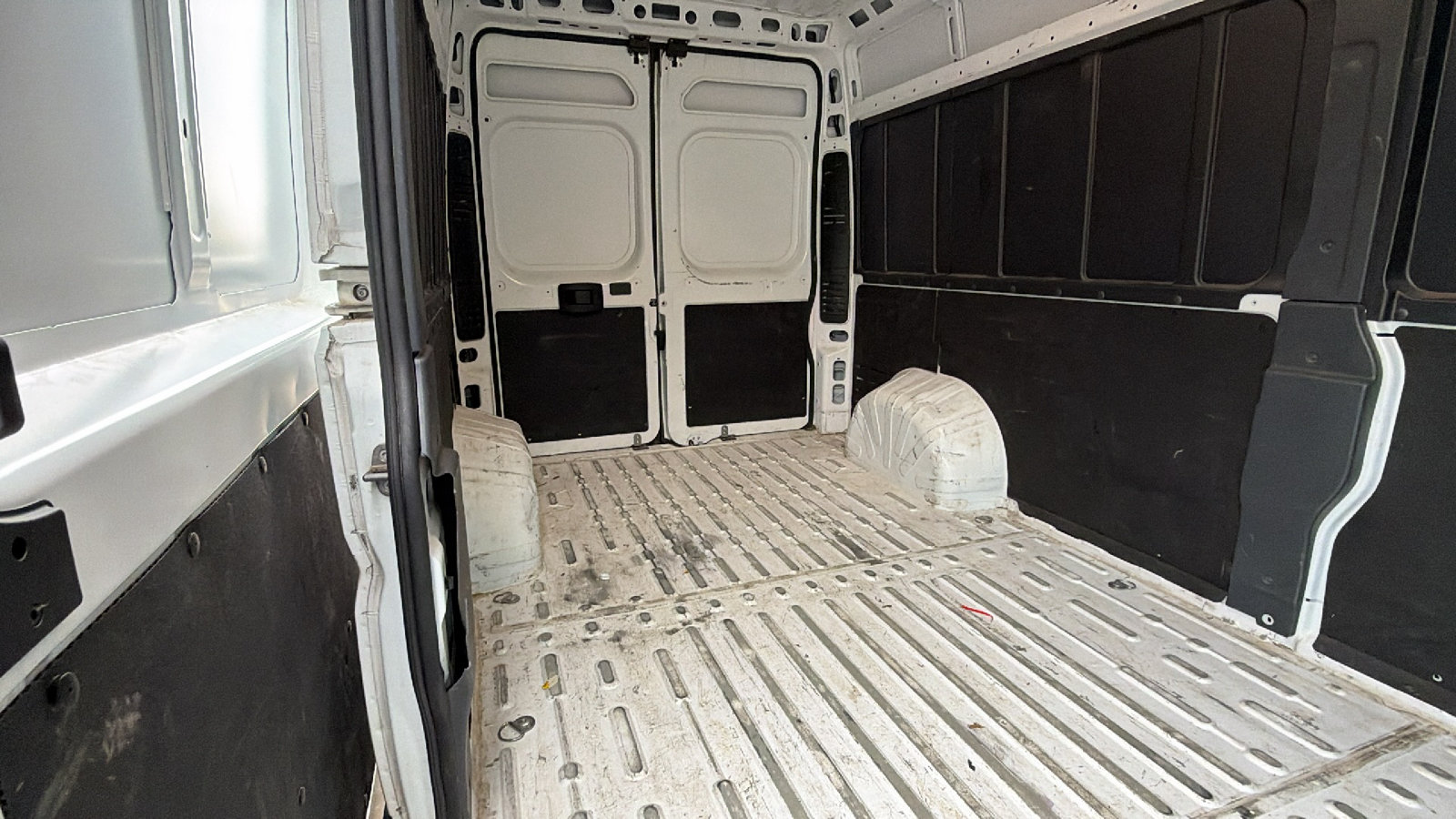 Used 2024 RAM ProMaster 2500 w/ Convenience Group FWD image 14