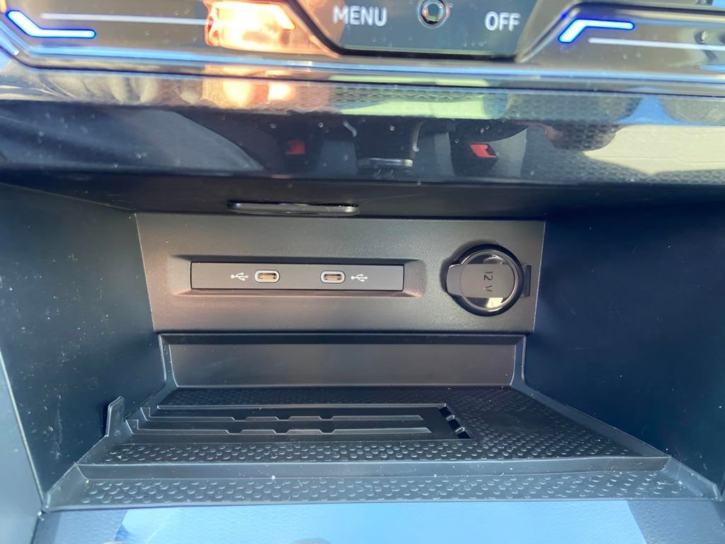 Used 2025 Volkswagen Taos SE image 32