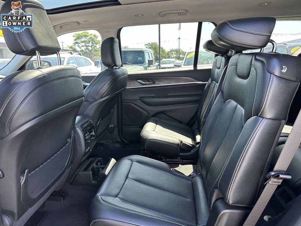 Used 2023 Jeep Grand Cherokee L Limited AWD/4WD image 10