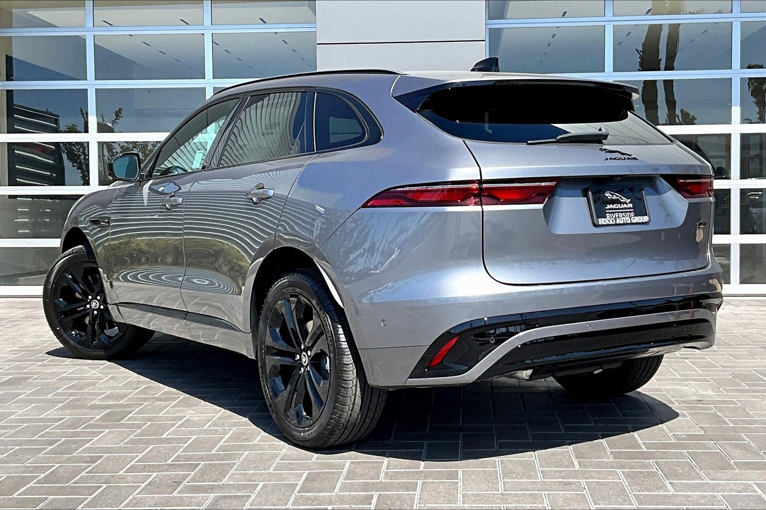 New 2026 Jaguar F-PACE R-Dynamic S image 3