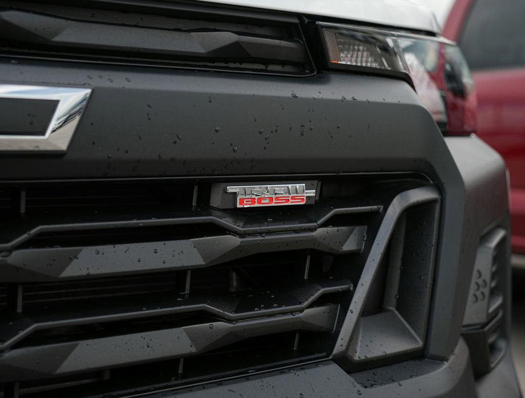 Used 2026 Chevrolet Colorado Trail Boss AWD/4WD image 2