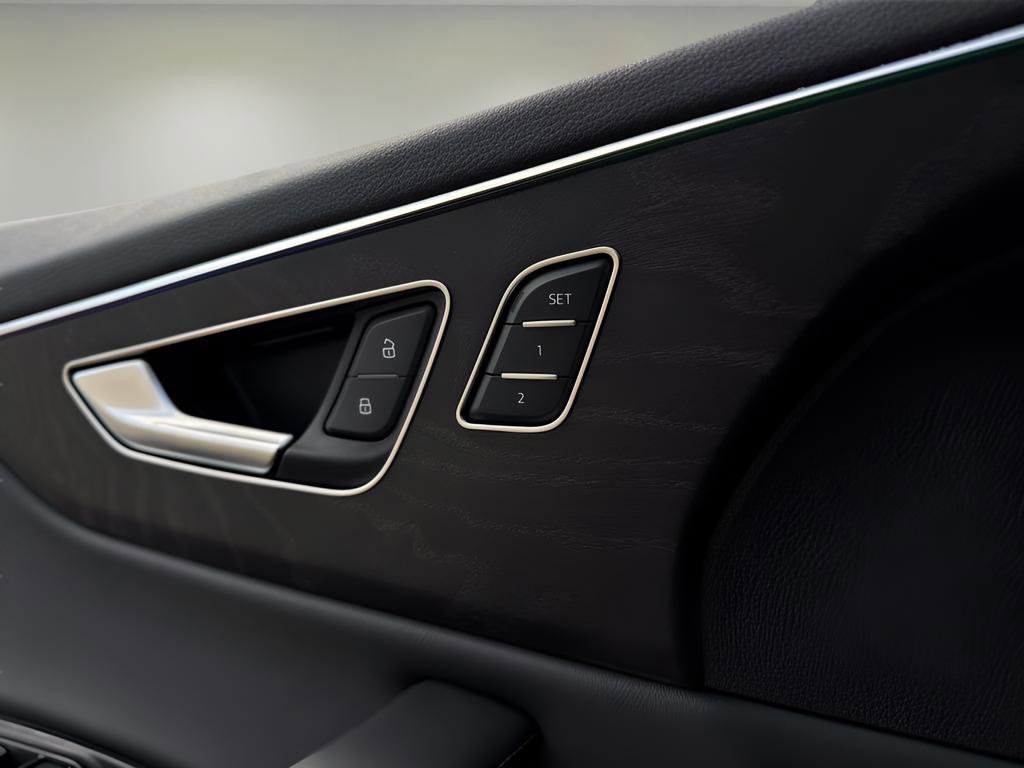 Used 2023 Audi Q8 Premium Plus AWD/4WD image 19
