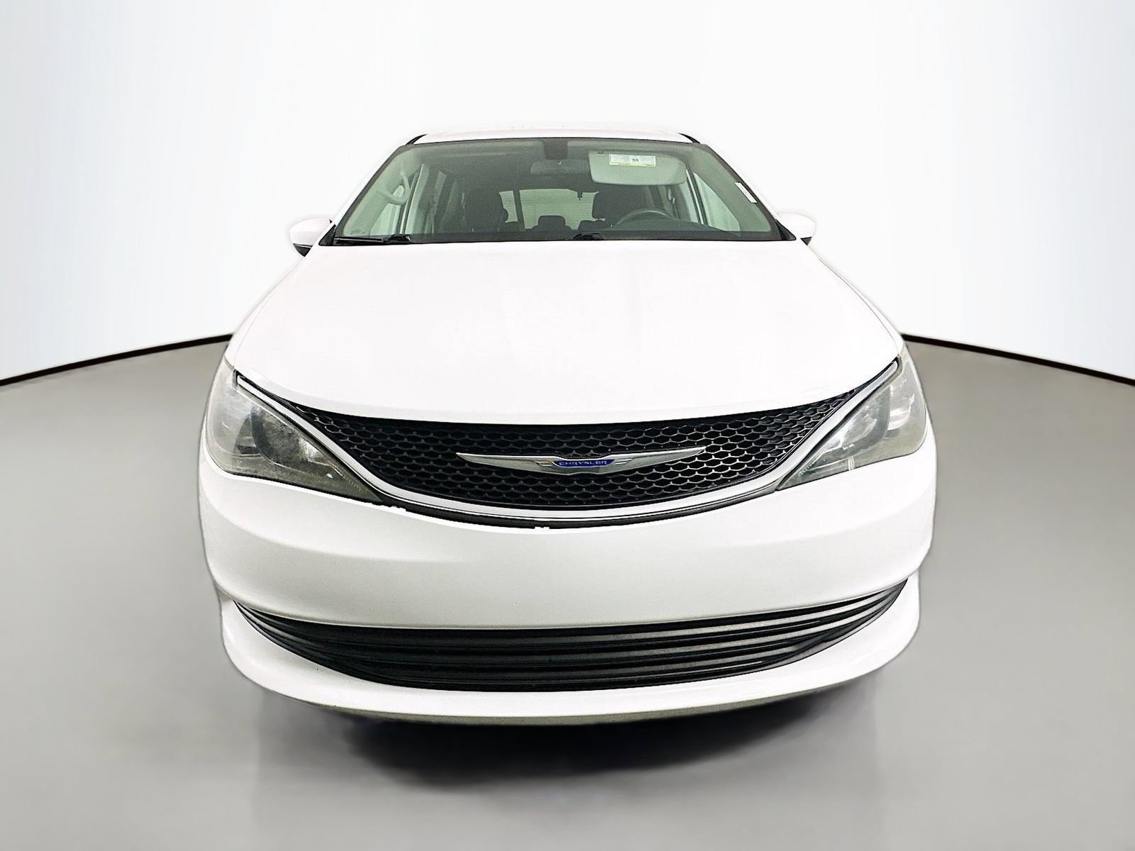 Used 2018 Chrysler Pacifica LX FWD image 2
