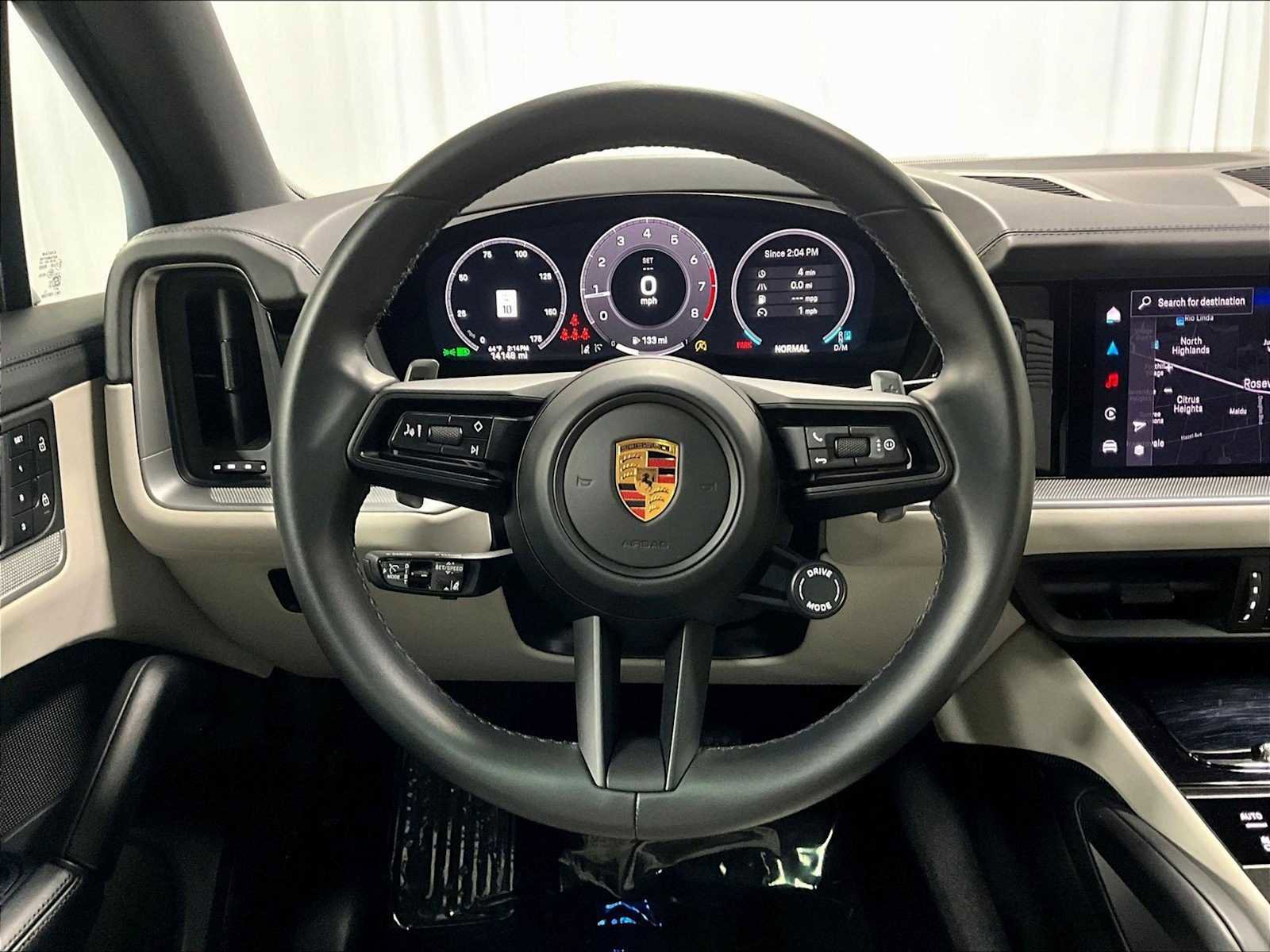 Used 2025 Porsche Cayenne image 17