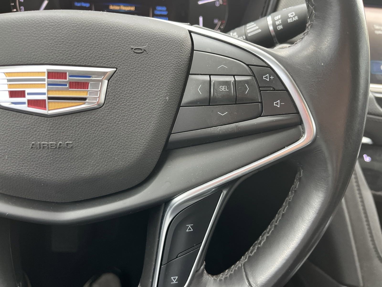 Used 2018 Cadillac XT5 Luxury w/ Driver Awareness Package image 17