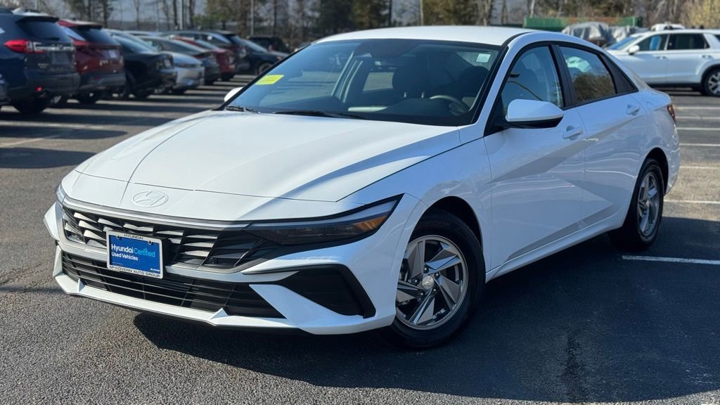 Certified 2025 Hyundai Elantra SE